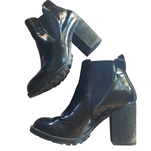 STEVE MADDEN Lyonn Patent Ankle Bootie - Picture 3 of 10